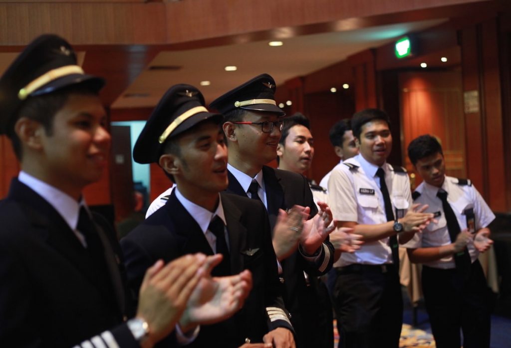 Berapa Lama Seorang Siswa Sekolah Pilot Bisa Menjadi Pilot 